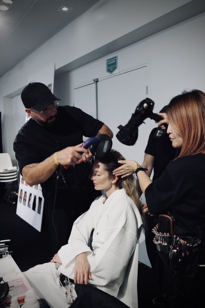 Dimanche tournage - Backstage du Défilé Chloé pour le Elle. C’était sublime. #artdirection