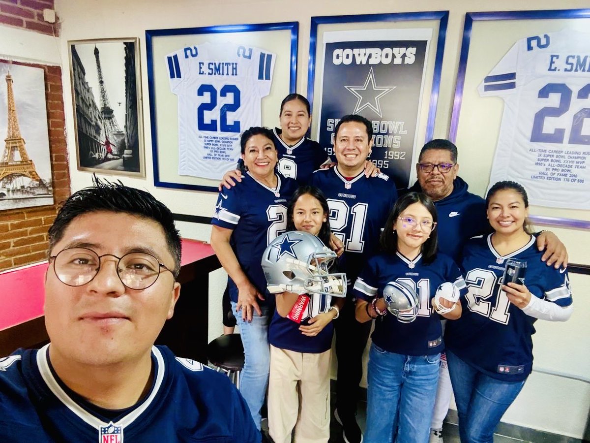 Alendrita's tweet photo. Disfrutando de la NFL en familia!!! ⁦@dallascowboys⁩ ⁦@FOXImpactoNFL⁩ ⁦@pepesegarra⁩ Vamos a ganar 🏈🤠 https://t.co/bw9dLNluxM