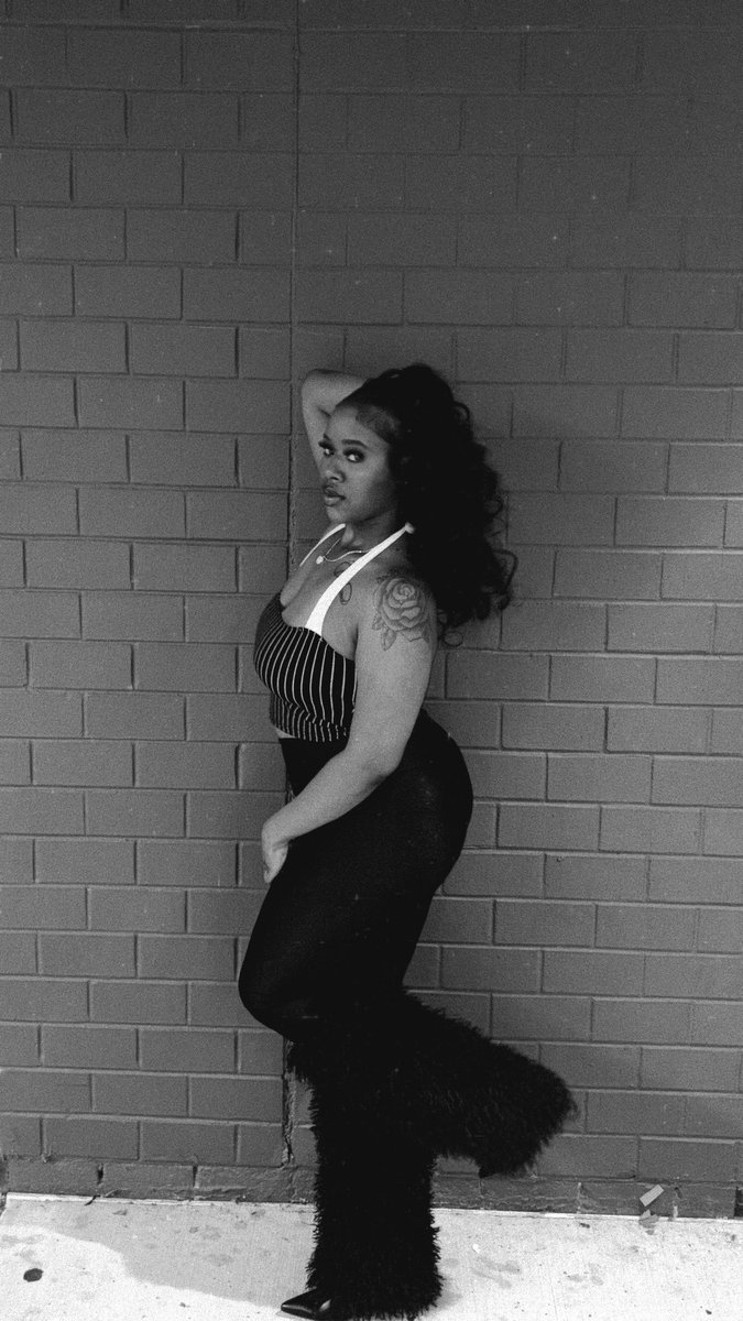 _vnylaa's tweet image. Picture me cuttin b!tches slack 🫦