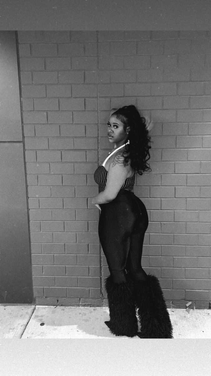 _vnylaa's tweet image. Picture me cuttin b!tches slack 🫦