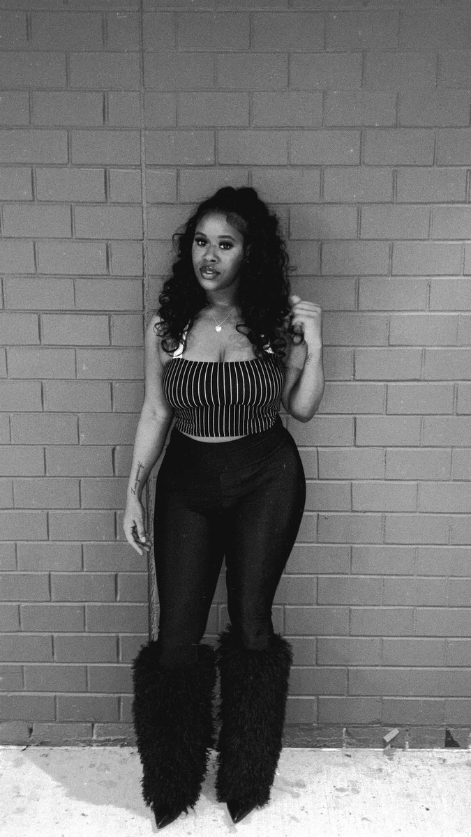 _vnylaa's tweet image. Picture me cuttin b!tches slack 🫦