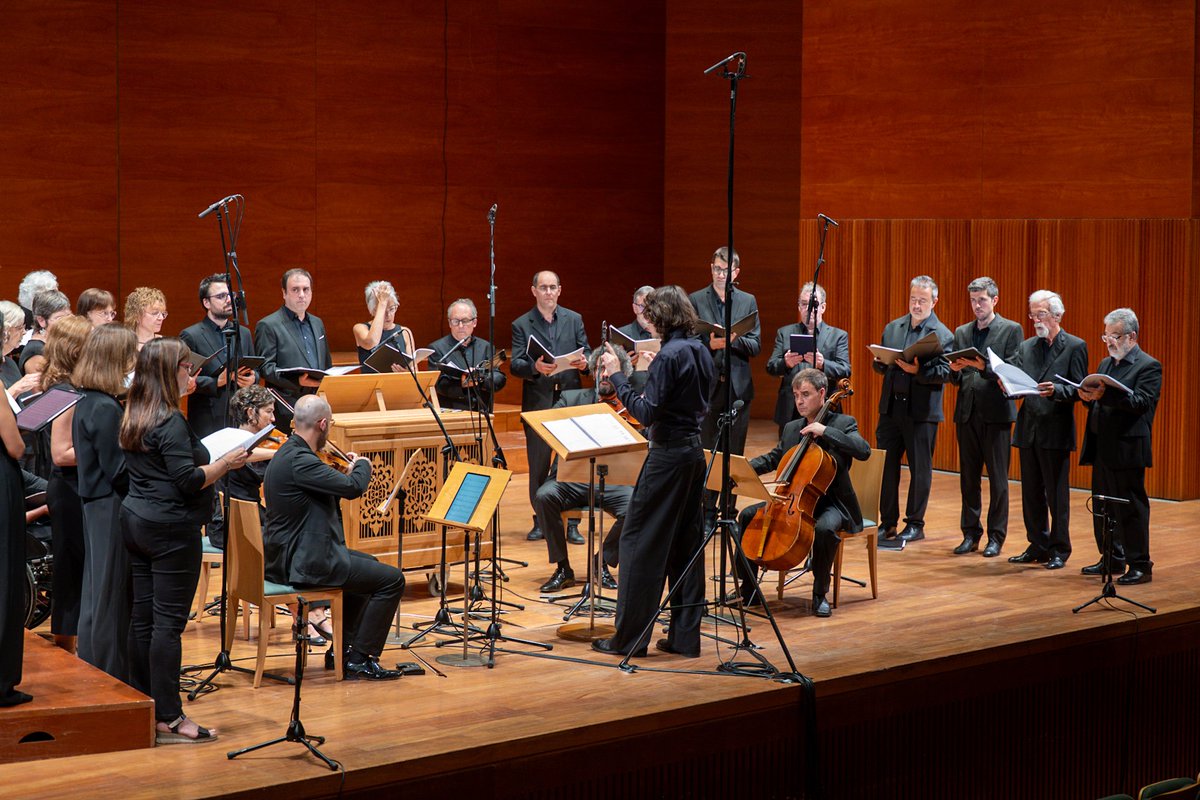 🎶 Una cloenda ben emocionant al #MusiquemLleida! 💛
El concert Cor² Bach &amp; Gjeilo a l’Auditori Enric Granados ha reunit la Coral Shalom i el Cor Cererols en un viatge musical del Renaixement fins a la creació contemporània. Una fi de festa plena d’emoció i bellesa! 🎵