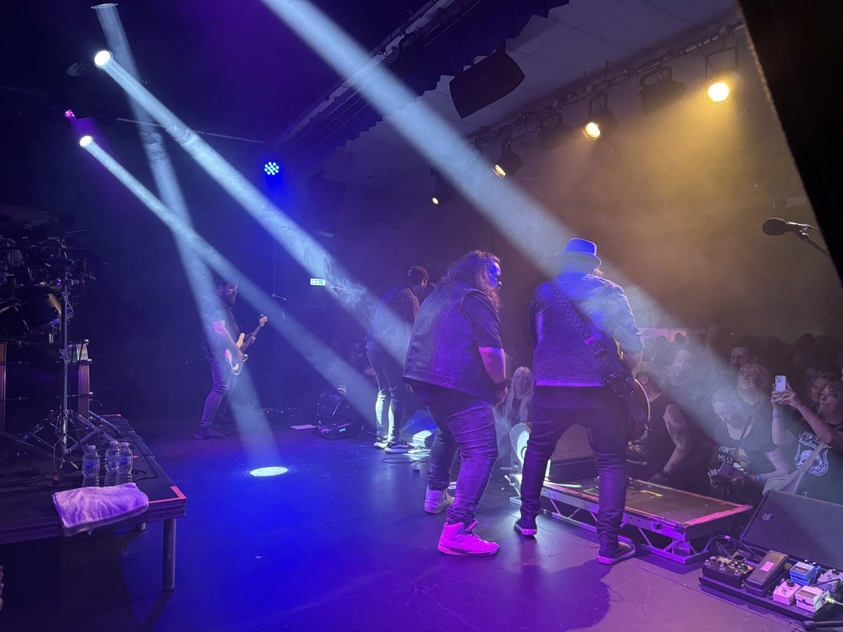 Great night down Narbarth working for the boys! #guitartech