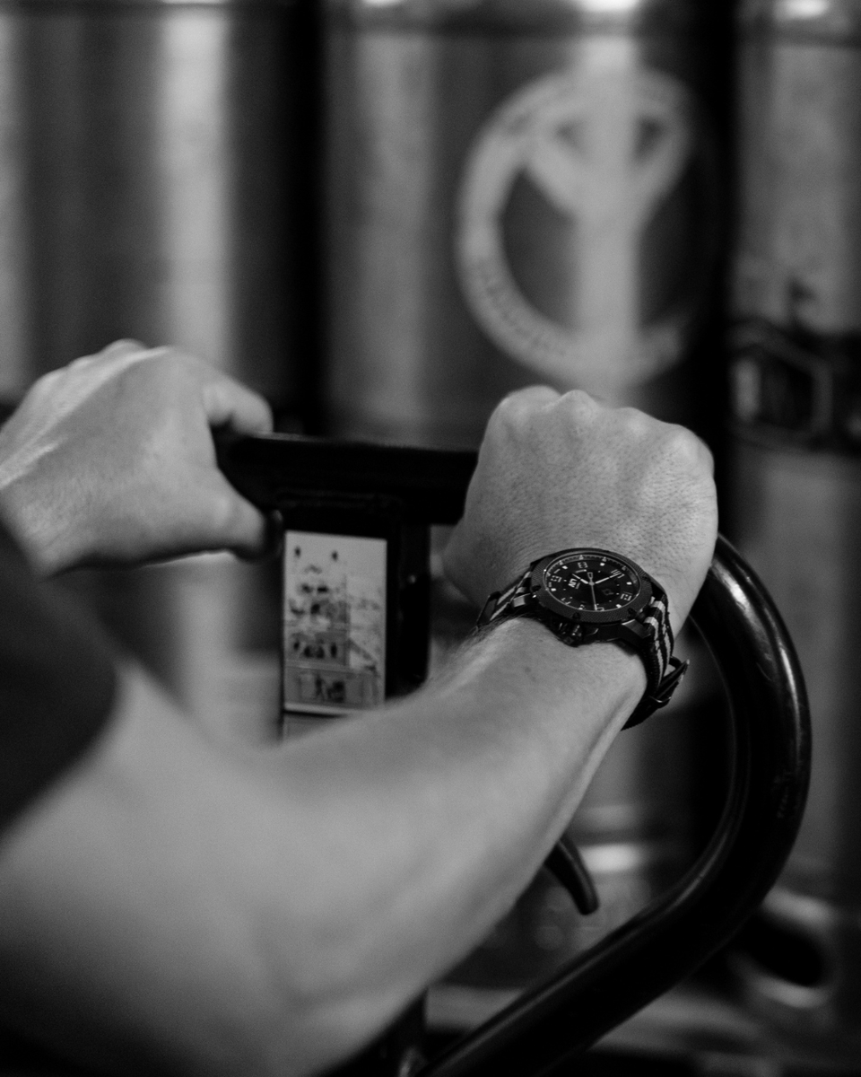 LIVwatches's tweet image. Real work needs a real watch ⌚.

The GX1-A Automatic is powered by Swiss mechanics, wrapped in steel, and made to last.

pulse.ly/q5q3j3thhz

#LIVWatches #GX1A #ToolWatch