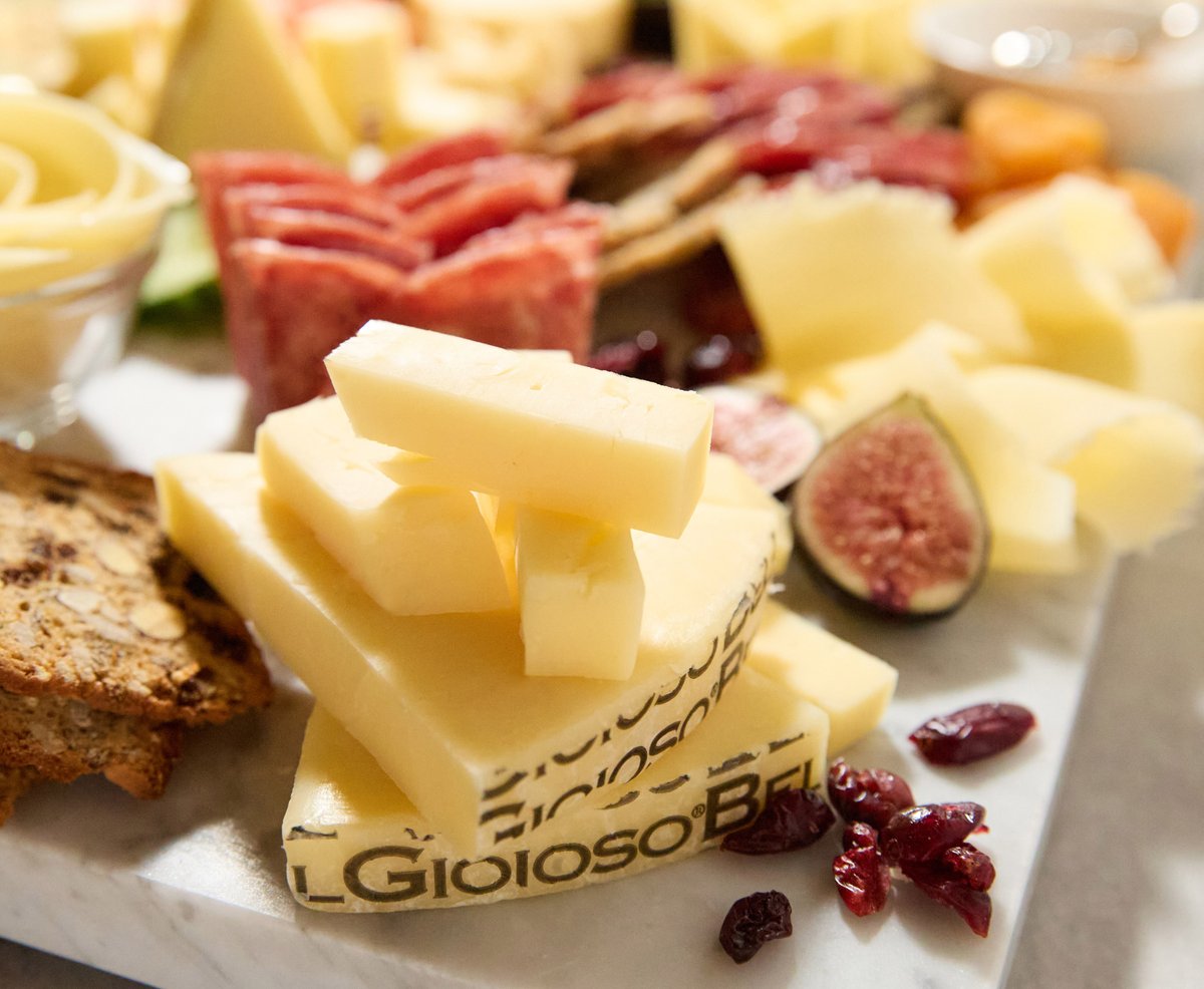 Miami_Living's tweet image. BelGioioso Provolone blends old-world Italian craft with Wisconsin excellence — from mild &amp;amp; buttery to bold &amp;amp; sharp. Perfect for sandwiches, pastas &amp;amp; antipasto. Discover more at BelGioioso.com 🇮🇹

#BelGioioso #Provolone #ItalianCheese #GourmetCheese #MiamiLivingMagazine