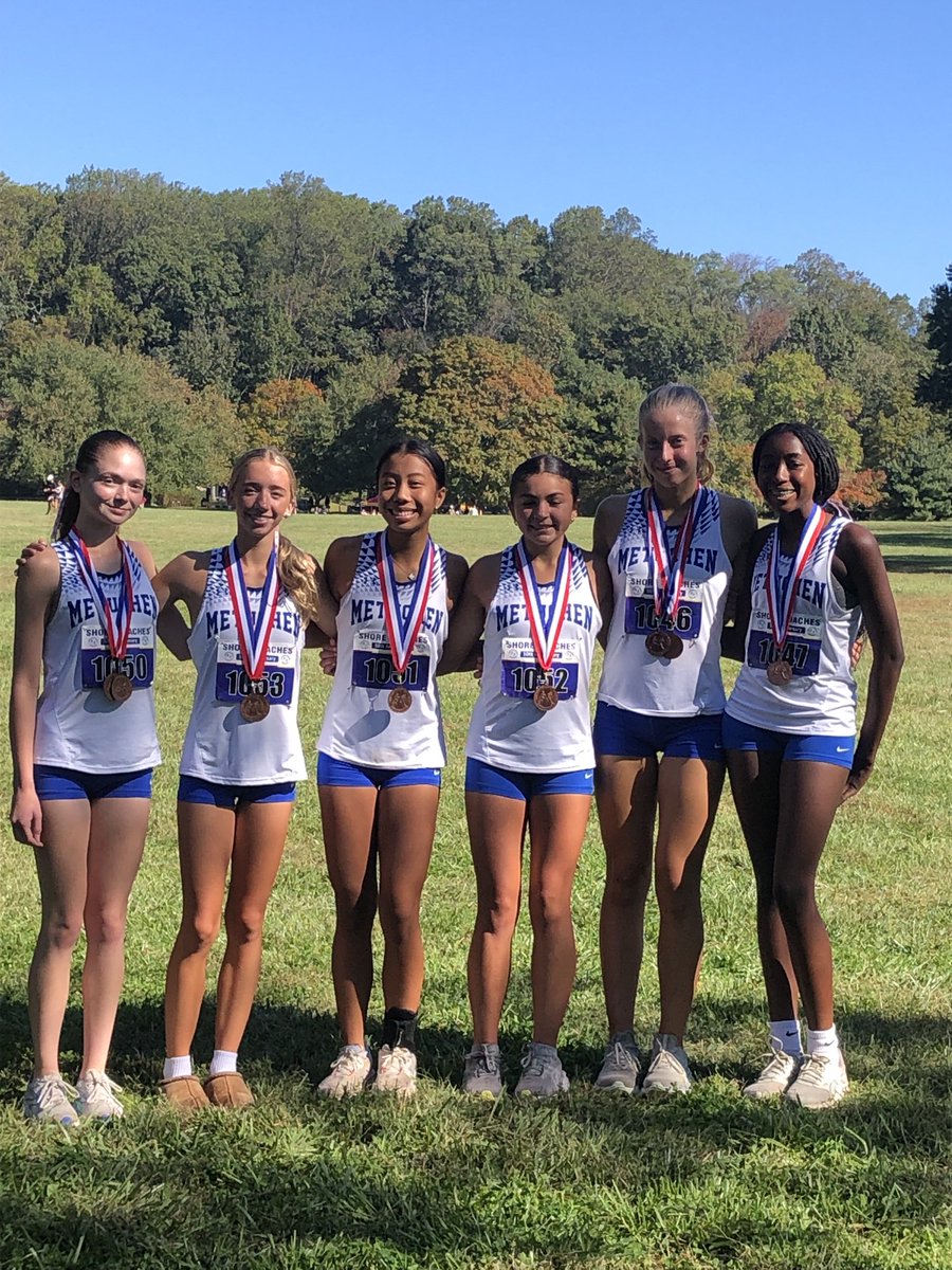 mhsxctf's tweet image. Metuchen XC raced together as a team for the first time this season at the Shore Coaches Inv
3rd place finish in the F Race & team medals!
Amber Murray,Taylor Zaneto,Lucy Ongteco,Jordi Woods,Ella Andersen, Isata Bah
**Ella Andersen runs 4th fastest course time in MHS history