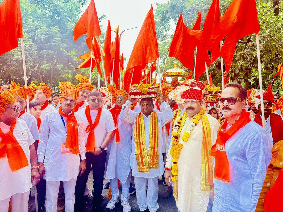 Jitendra21000's tweet photo. SD : कुमावत समाज इंदौर द्वारा नानी बाई रो मायरो का आयोजन की भव्य कलश यात्रा एवं चल समारोह संपन्न । #hilights #highlight #highlighted #कुमावत_सामज #kumawatsamaj #kumawat #jaishreeshyam #जयश्रीश्याम https://t.co/kzZVOgeQUX
