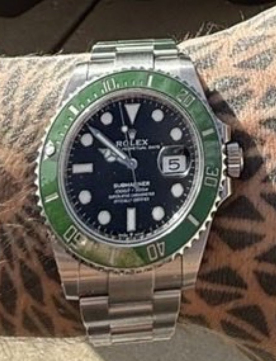 Patrickwieland's tweet photo. This can’t be real life no fucking way haha 

Is Jdumb wearing a fake Rolex 💀

Where’s the Rolex authentication twitter #fakerolex https://t.co/UB4dp1bjis
