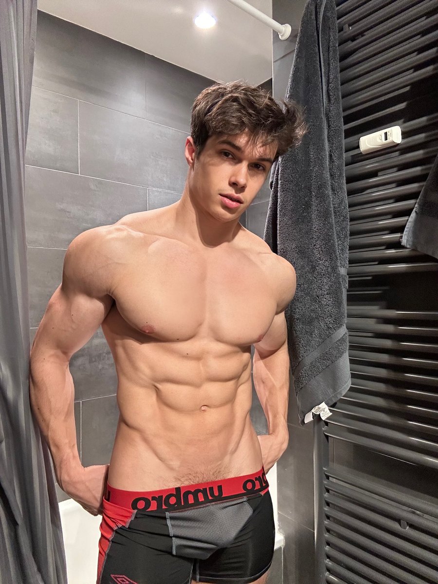 konradhawkins's tweet photo. #boyoftheday #gayboy #gayfriendly #sexymen #naked #bogosse https://t.co/kBTX2MRhzH