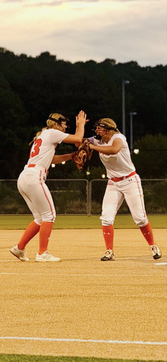 SydneyHann9's tweet image. My EC Bullets team dusted off the cobwebs in our first warmup tournament of the Fall, with a championship win!  I hit my first OTF yesterday, and it was a grand slam! I had so much fun with my team. This is just the beginning.  #ECBullets 

11 IP, 9 K’s, 0 ER, .727 WHIP