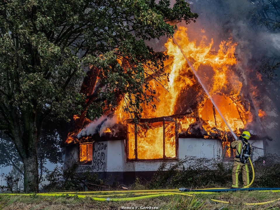Grote uitslaande brand verwoest molen