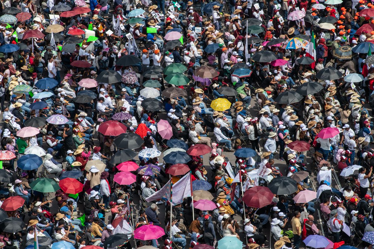 📍<a href="/Claudiashein/">Claudia Sheinbaum Pardo</a> ofreció su Primer Informe de Gobierno desde el Zócalo en donde defendió la reforma a la Ley de Amparo. 

Dijo que la iniciativa busca actuar ante el lavado de dinero y que garantiza los derechos de la ciudadanía ante abusos de autoridad.

📸: <a href="/Fuguemann_/">Israel Fuguemann</a>