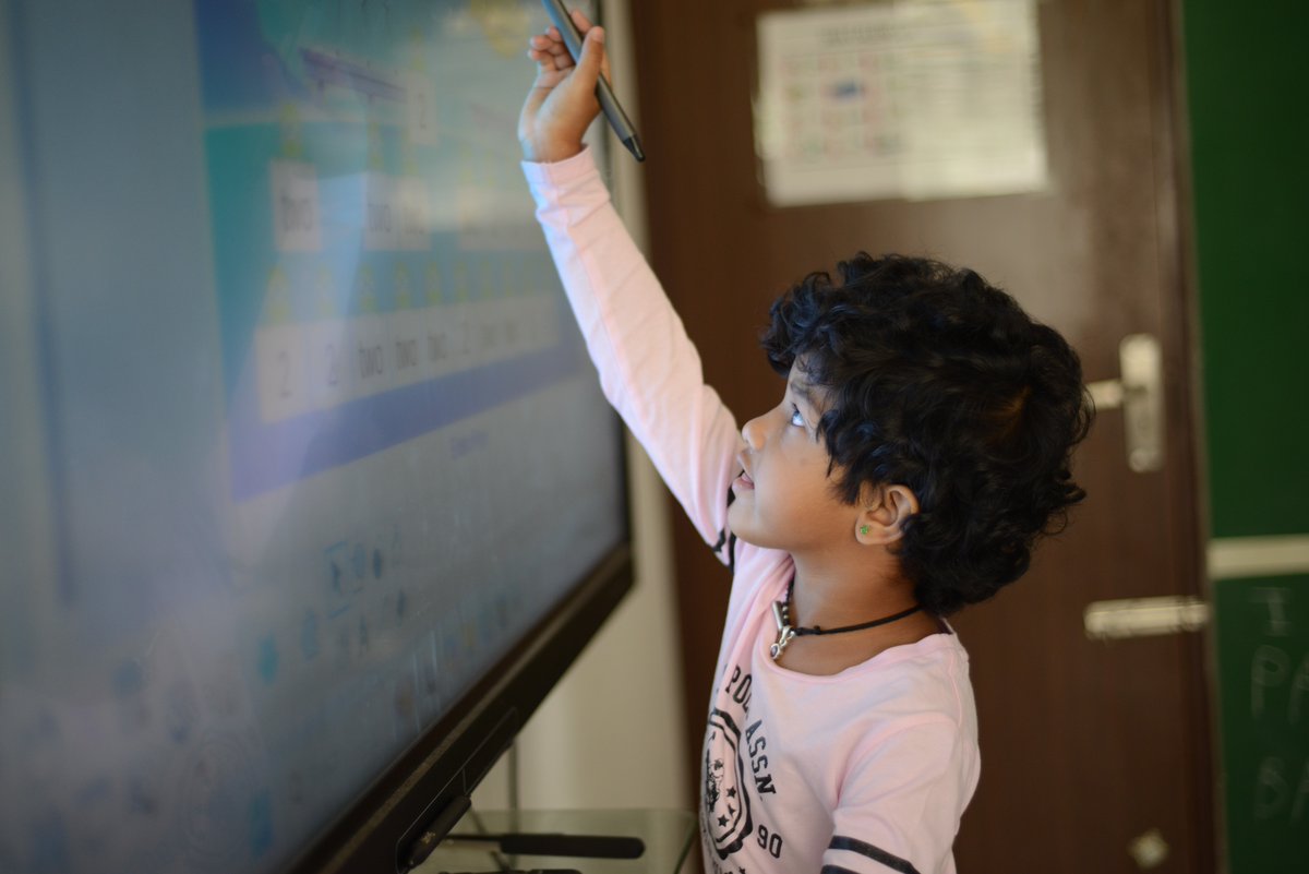 SMART_Tech's tweet image. Happy #WorldTeachersDay! Today we celebrate teachers everywhere - the heart of learning! ❤️
Thank you for inspiring, empowering, and making every classroom a place of possibility. 🌍

#WorldTeachersDay #wearesmart #smarttech