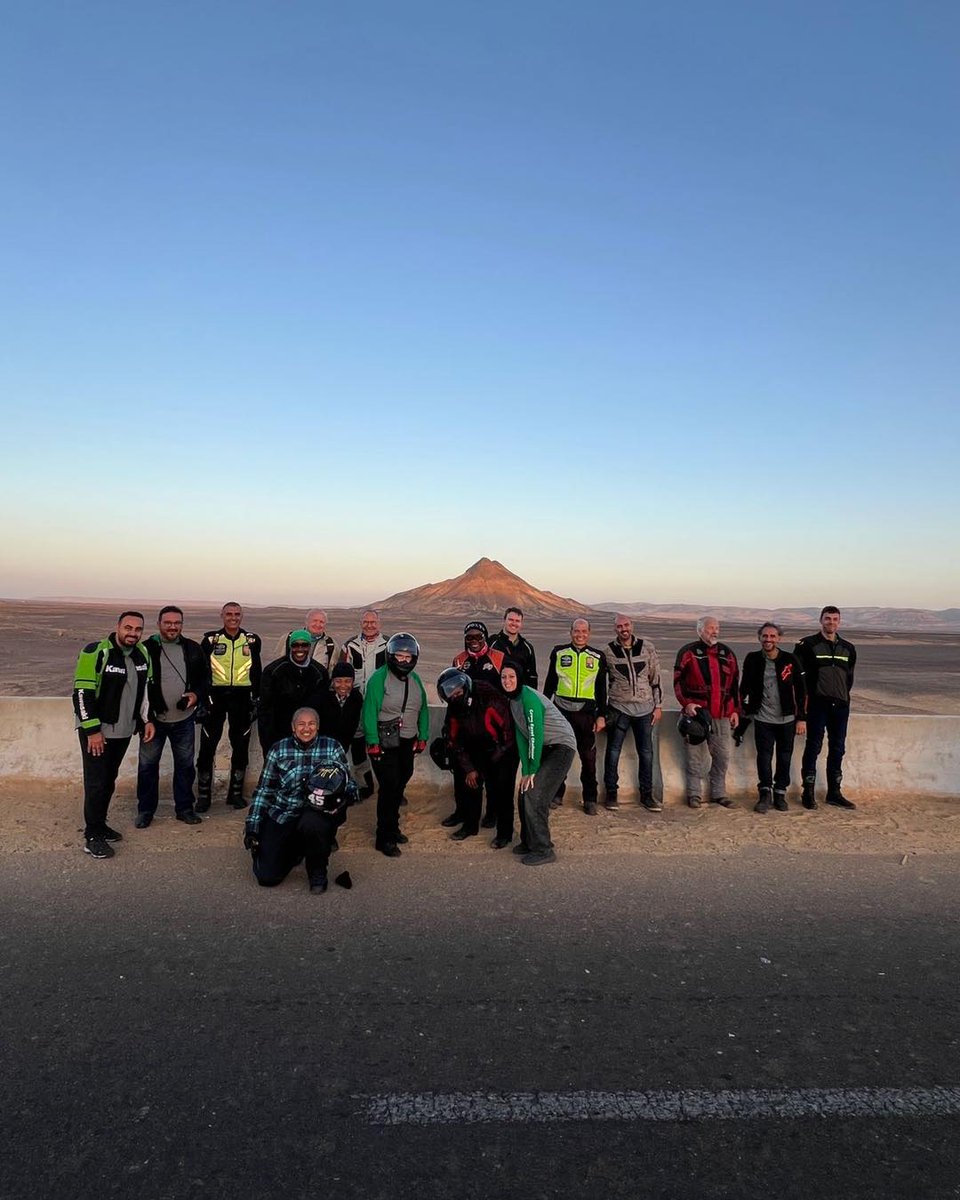 CrossEgypt's tweet image. The start of Day 4
On our way to Dakhla Oasis. Riders couldn’t resist the beautiful scenery of the black desert!
#CrossEgyptChallenge #CEC2025 #ExperienceEgypt #FIM