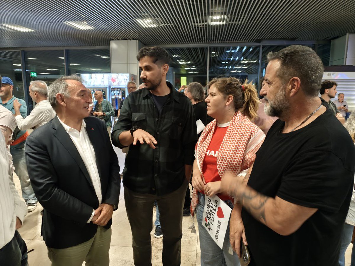 EnriqueSantiago's tweet image. 🛥️🇵🇸 Recibimos a quienes llevando solidaridad a Gaza han sido víctimas del gobierno genocida de Israel.

Llevar ayuda humanitaria a la población civil que sufre un genocidio es una obligación impuesta por el derecho internacional.