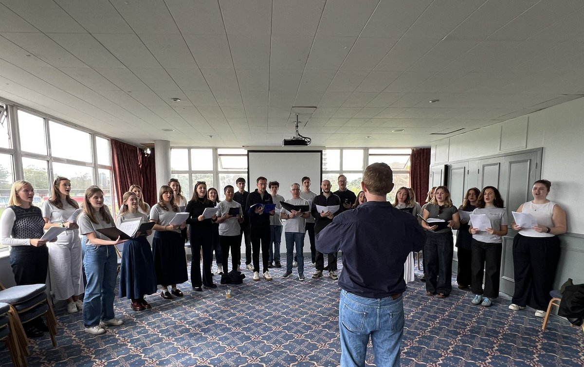 Côr Llundain tweet media