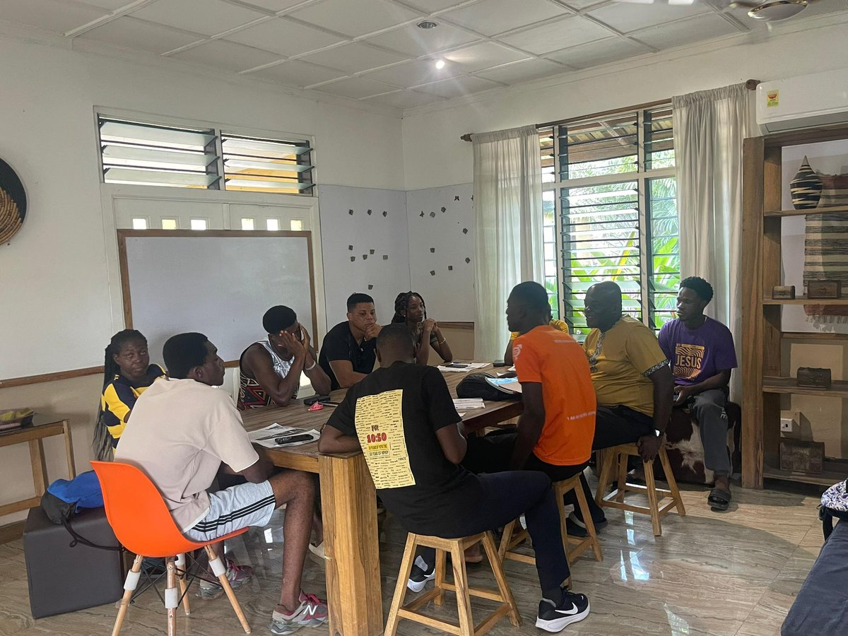 DCDynamics's tweet image. The learning never stops📚😁

Catching up with our Referees today at one of our Ref CPDs🤝🏾