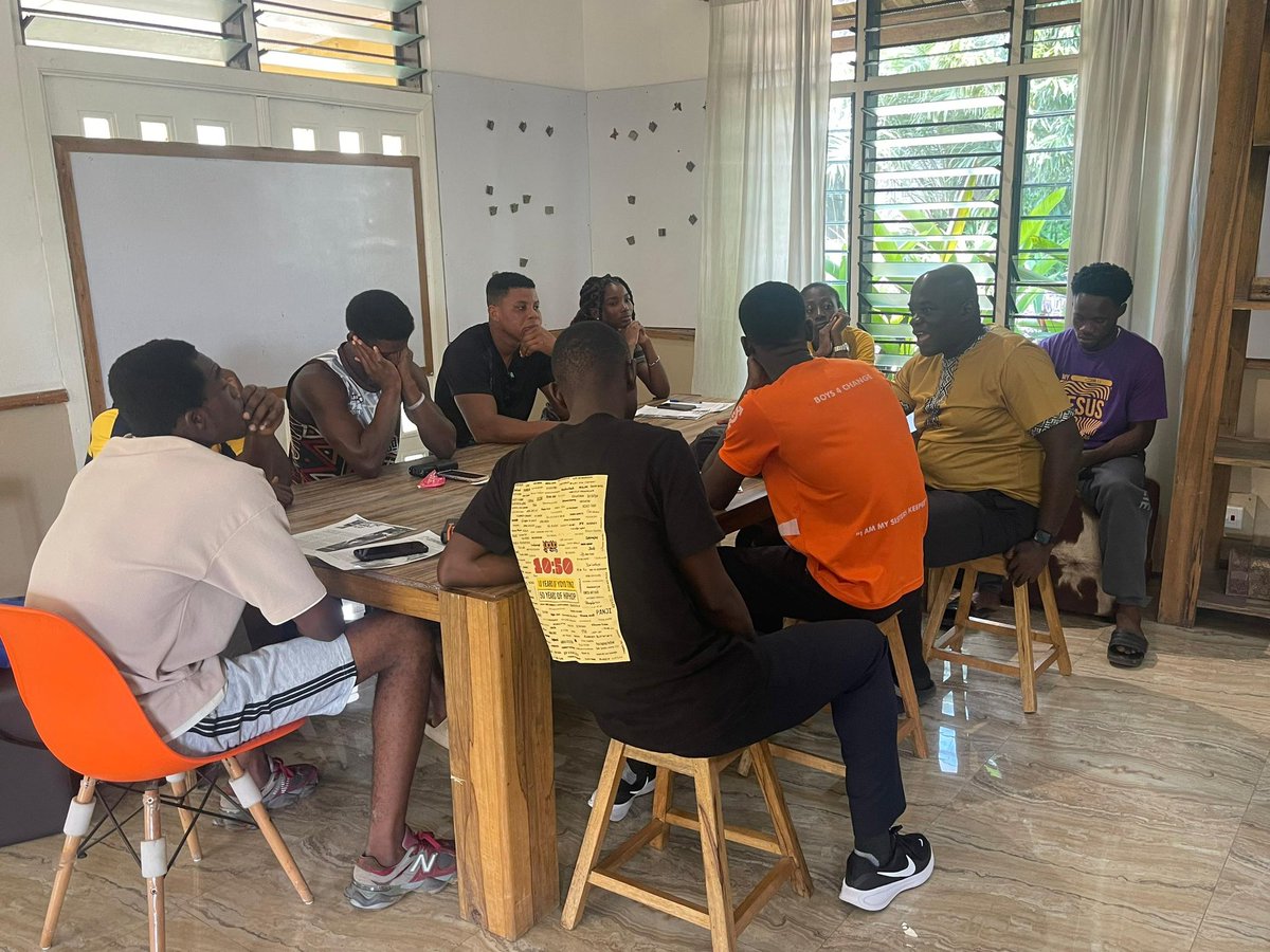 DCDynamics's tweet image. The learning never stops📚😁

Catching up with our Referees today at one of our Ref CPDs🤝🏾