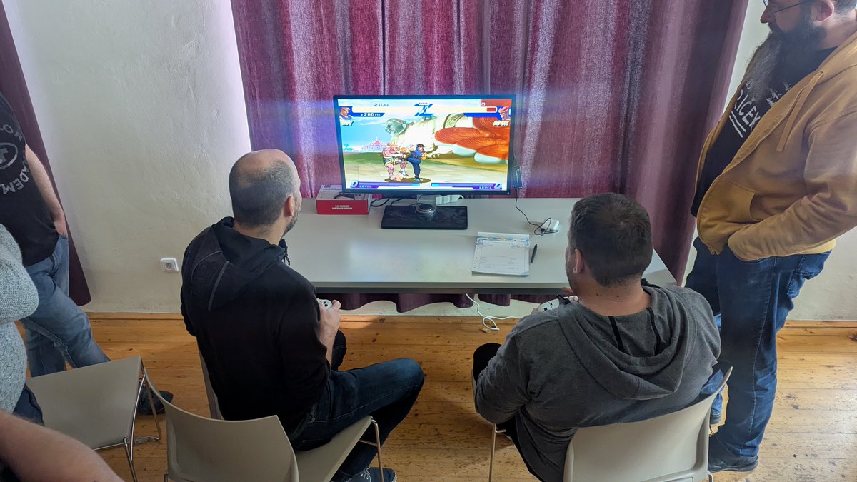 16. jOpenSpace 2025 dnes odpoledne skončil. Ceny pro nejlepší řečníky of @intellijidea@tweets.icu byly předány. O konzoli proběhl záverečný souboj v Street Fighteru a ta tím získala svého nového majitele. Díky všem za účast, bylo to víc než jen inspirativní setkání!