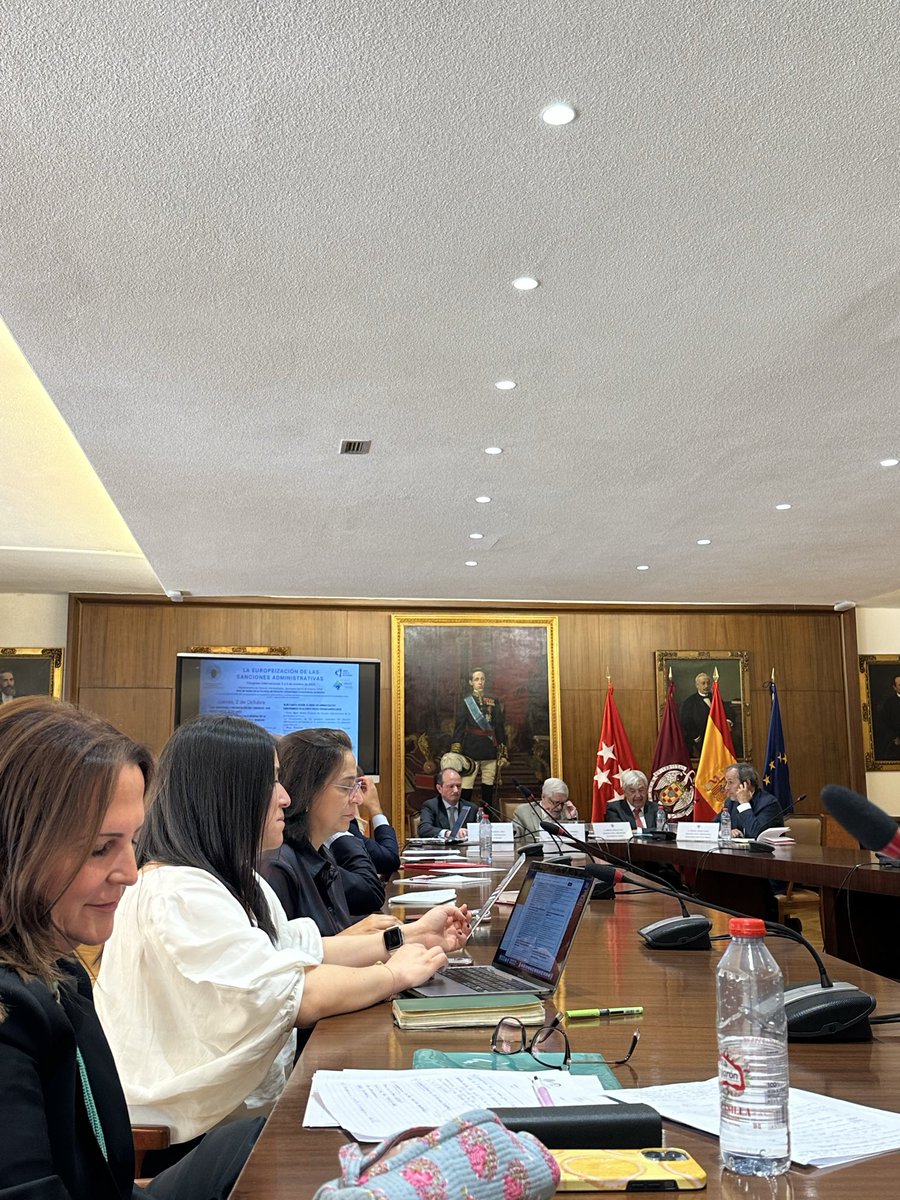 He tenido la suerte de participar en el Congreso “La europeización de las sanciones administrativas”, celebrado en la 
<a href="/unicomplutense/">Complutense</a> los días 2 y 3 de octubre. En mi ponencia abordé la doctrina del efecto desaliento y su repercusión en el Derecho Administrativo sancionador.