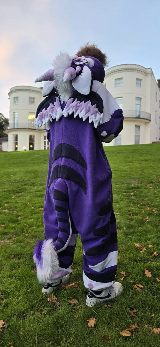 Enjoying the last evening of Pawsome and taking in the magic of this wonderful con 🥰 with <a href="/ReivanDerg/">Reivan~</a> 

Our new Kigus from <a href="/57Manex/">Manex on Mane 🌟Art Comms OPEN🌟</a>
Are absolutely stunning, so lovely to finally have a representation of our fur babies! 

Thank you for bringing us to life!

📷: <a href="/lukedergy/">🐉luke the dragon🐉</a>