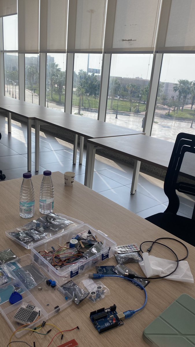 wajdProg's tweet image. Today's Arduino workshop 📟🕹️✨
It was very enjoyable and enriching. We learned the basics and worked on two small projects and a challenge. I benefited a lot.
Thank you to Dr. Fatima Al-Qahtani for her efforts and to my colleagues 🤍
#JazanU_CEC
#IT
#Arduino