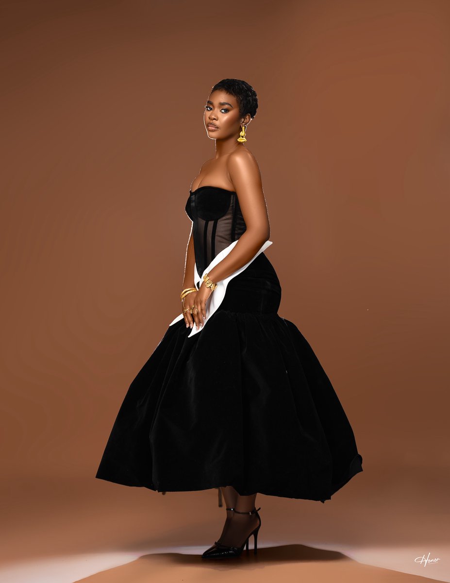 devasss__hq's tweet photo. DEVASSSSS 
FREAKING TOP 2 
DONT play 

CONGRATULATIONS DEDE
DEDE OUR WINNER🌻

#DedeAshiogwu 
#ThemoneyisDedelicious 
#BBNaija https://t.co/gr84ADBazW