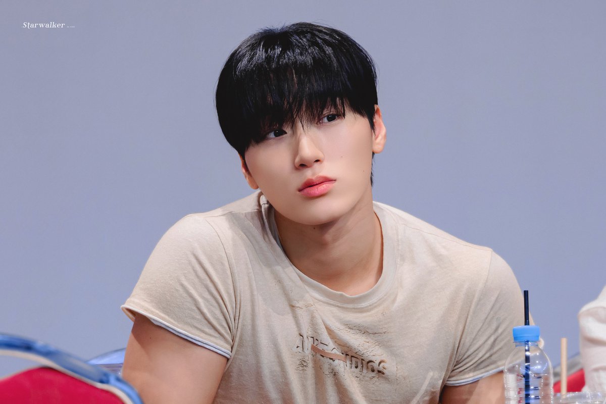 250613 #에이티즈 #산 #최산 #ATEEZ #SAN 

근수저 고양이 💪🐱