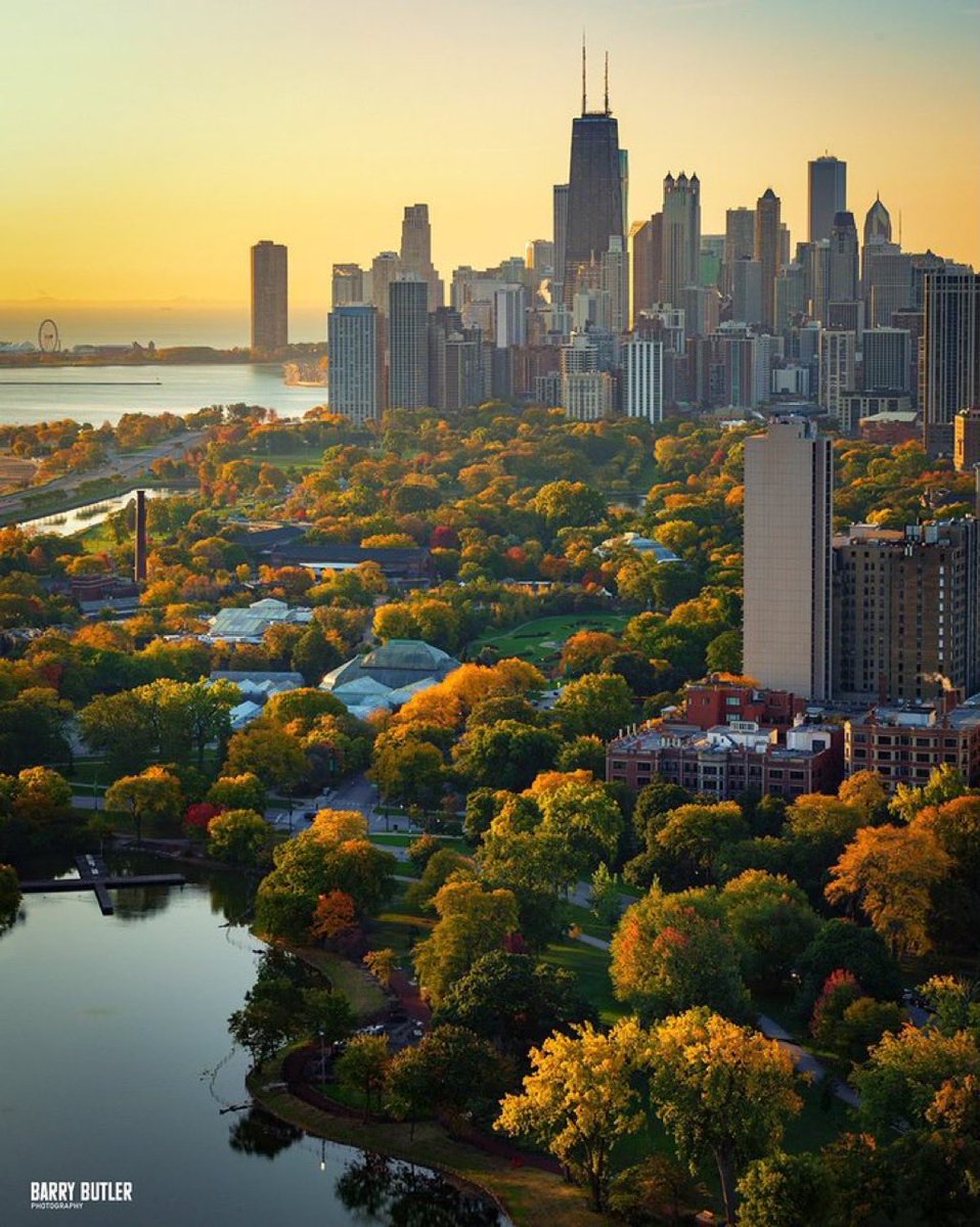 <a href="/HeYyYyWatson/">Kane</a> <a href="/Mollyploofkins/">Molly Ploofkins</a> Chicago Marathon is one week from today &amp; it’s always a great event. Despite propaganda, Chicago is also far from being a hellhole.