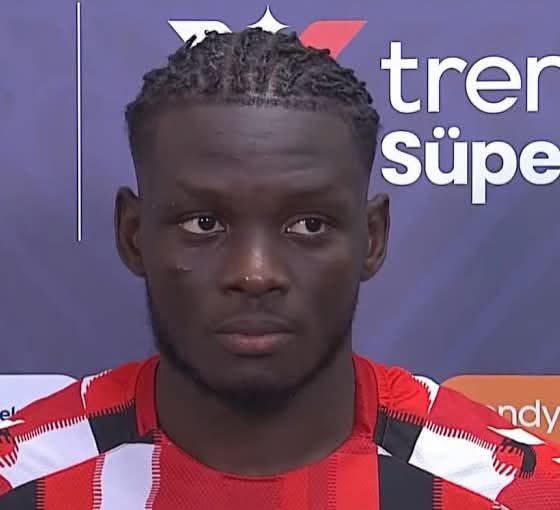 Mouandilmadji;

Biz fenerbahçe'den daha iyiydik bugün. Attığımız gol nizamiydi. Ayrıca 1 penaltımız verilmedi. Kaçan 2 puan için çok üzgünüz " (beIN Sports) 🔥