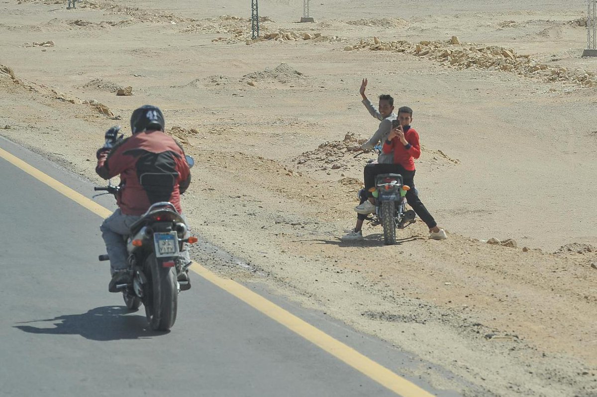 CrossEgypt's tweet image. Different ride, same route!
Locals were certainly happy to see our formation on the asphalt.
#CEC2025 #CrossEgyptChallenge #ExperienceEgypt #FIM