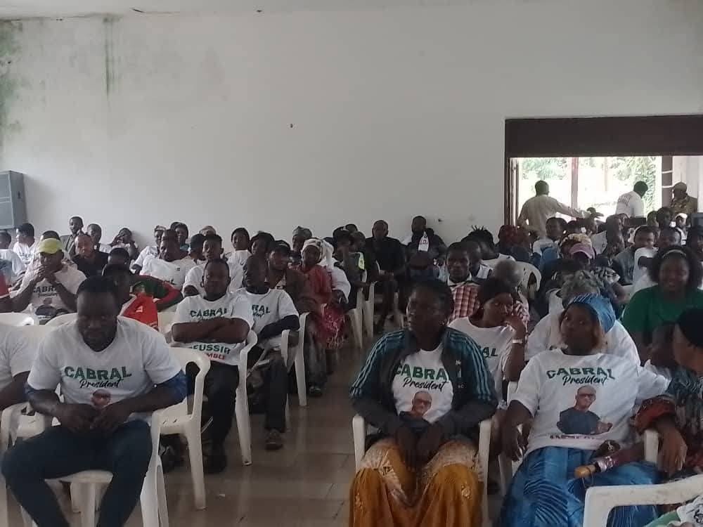 wandafu7's tweet image. 🟠🇨🇲L’élite politique du PCRN originaire de Mouanko. Mme Emy South  a quitté la France où elle réside pour venir porter haut les couleurs de la vague orange dans son arrondissement natal.
Bravant les conditions difficiles de la route elle a tenu à rejoindre le lieu du meeting où…