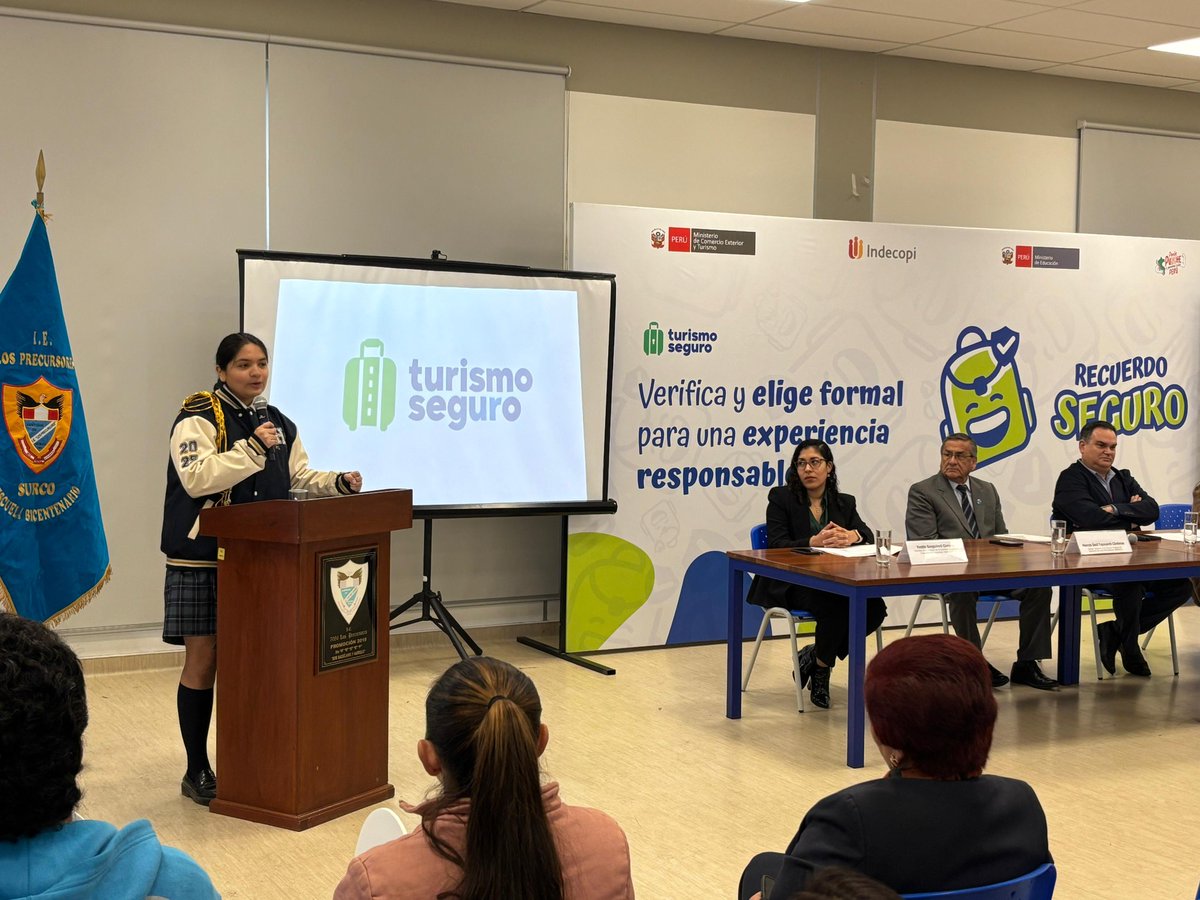 MineduPeru's tweet photo. ¡Estudiantes seguros! 💙
Junto al @MINCETUR e @IndecopiOficial, impulsamos la campaña #RecuerdoSeguro para fortalecer la realización segura de viajes escolares, brindando orientación a directores, docentes y familias para planificar experiencias responsables y protegidas. 
#NDP ⤵️

 https://t.co/meD6E6Puqu
