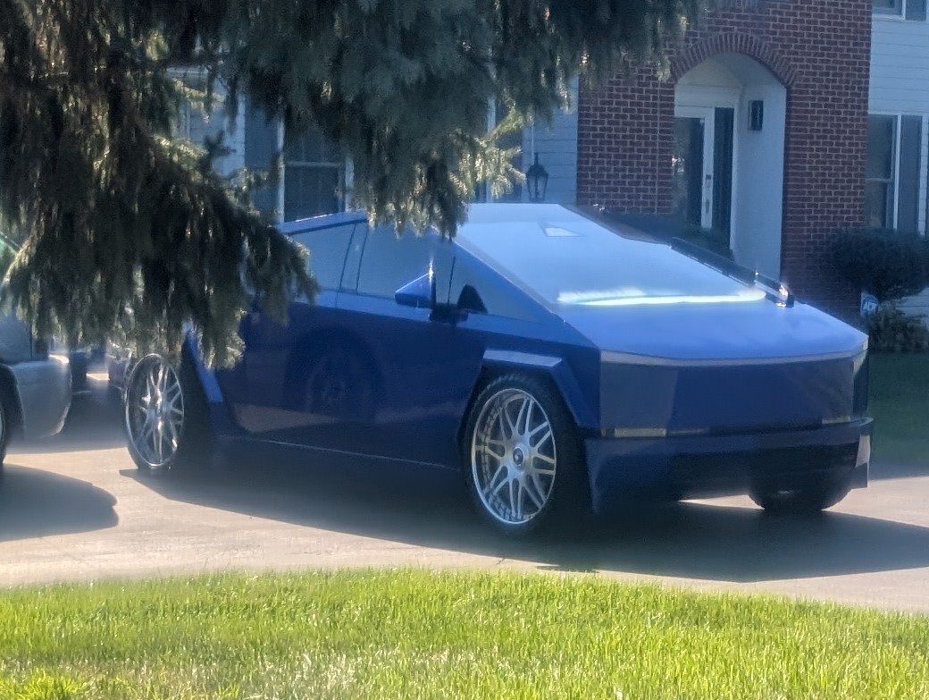 CSUDavid's tweet image. Spotted the blue (purplish hue) Cybertruck that I have seen a few times on my commute, in my own neighborhood!