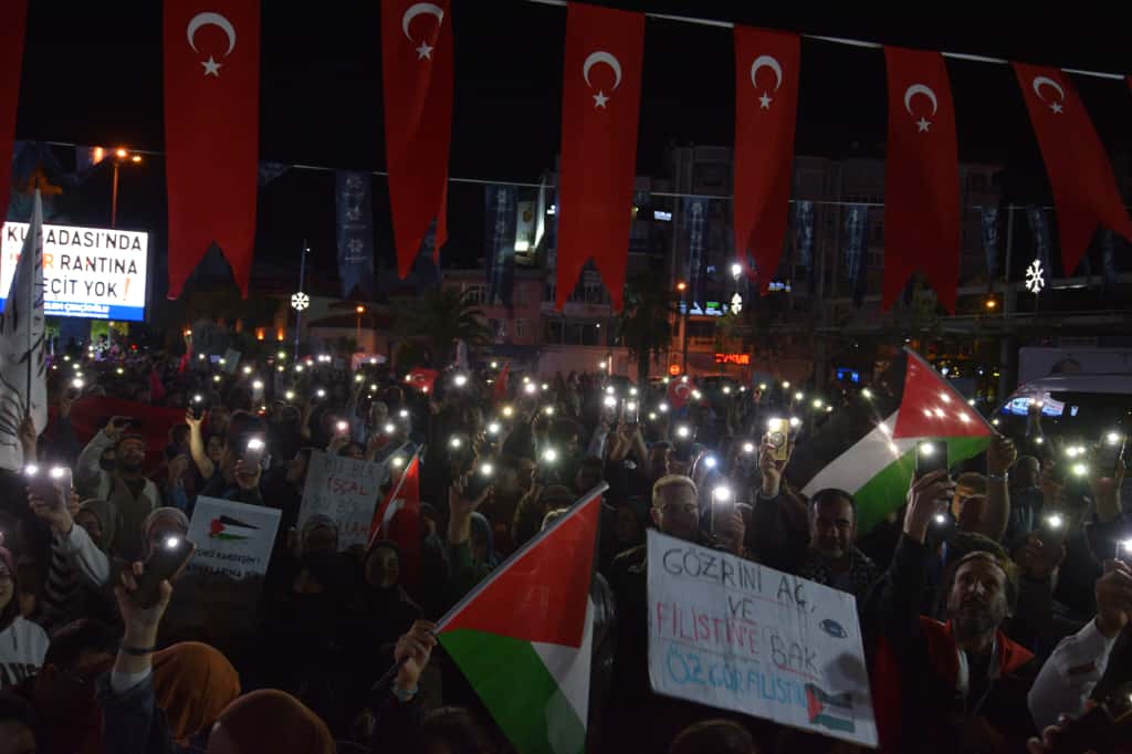 Aydın halkının yoğun katılımıyla Küresel Sumud Filosu’na destek ve Gazze ablukasının son bulması için Aydın Kent Meydanında bir araya geldik. Basın açıklamasından sonra Gazze’ye destek yürüyüşü gerçekleştirdik.
Bir ses, bir adım, bir dua...
🌿 Nehirden Denize Özgür Filistin!