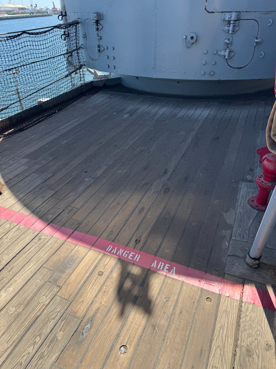 drink_city's tweet image. Apparently, it is not the Danger Zone. #USSIowa