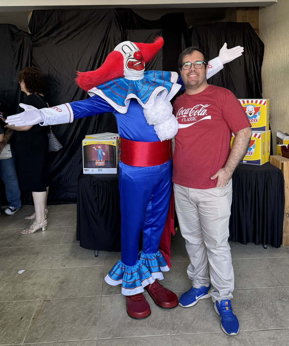pauloap's tweet image. Hoje foi demais, eu conheci o Bozo hahahahaha

Esse é o oficial do SBT mesmo… o Paulo de cinco anos realizou seu sonho 🤡 hahahaha