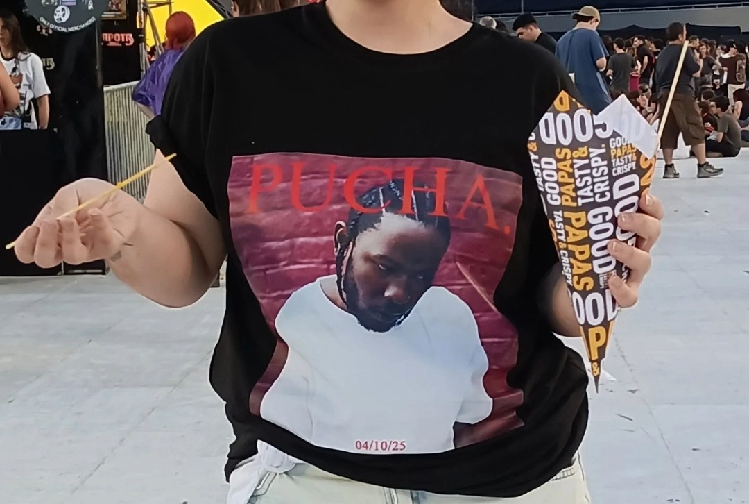 eibigeil's tweet photo. @L8C2_ @Merodo99 holaa de donde sacaron el diseño con calidad? los vi desde campo y no me sentí sola jskaj  yo me hice una reme parecida https://t.co/rLdjw6ZJMa