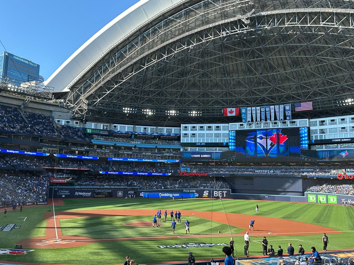 Watching 2 insane lineups battle ⚔️🔥