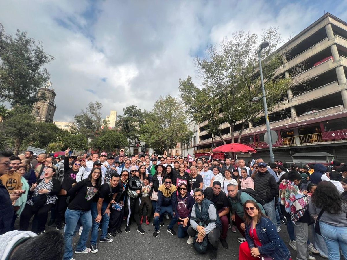 🇲🇽✨ Hoy, el Zócalo de la Ciudad de México se llenó de historia, unidad y esperanza. El equipo de <a href="/SECTUR_mx/">SECTUR México</a> se sumó con orgullo a la celebración por el primer año de la Presidenta, <a href="/Claudiashein/">Claudia Sheinbaum Pardo</a>, y acompañó al pueblo en este momento que reafirma los valores de la