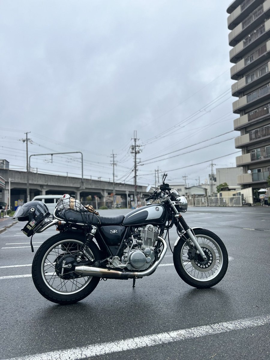 3年ぶりのノーマルハンドル！
SRってこんなに振動少ないバイクやったんかって感動しちゃった。
ノーマルハンドル+バクステも全然問題無さそや