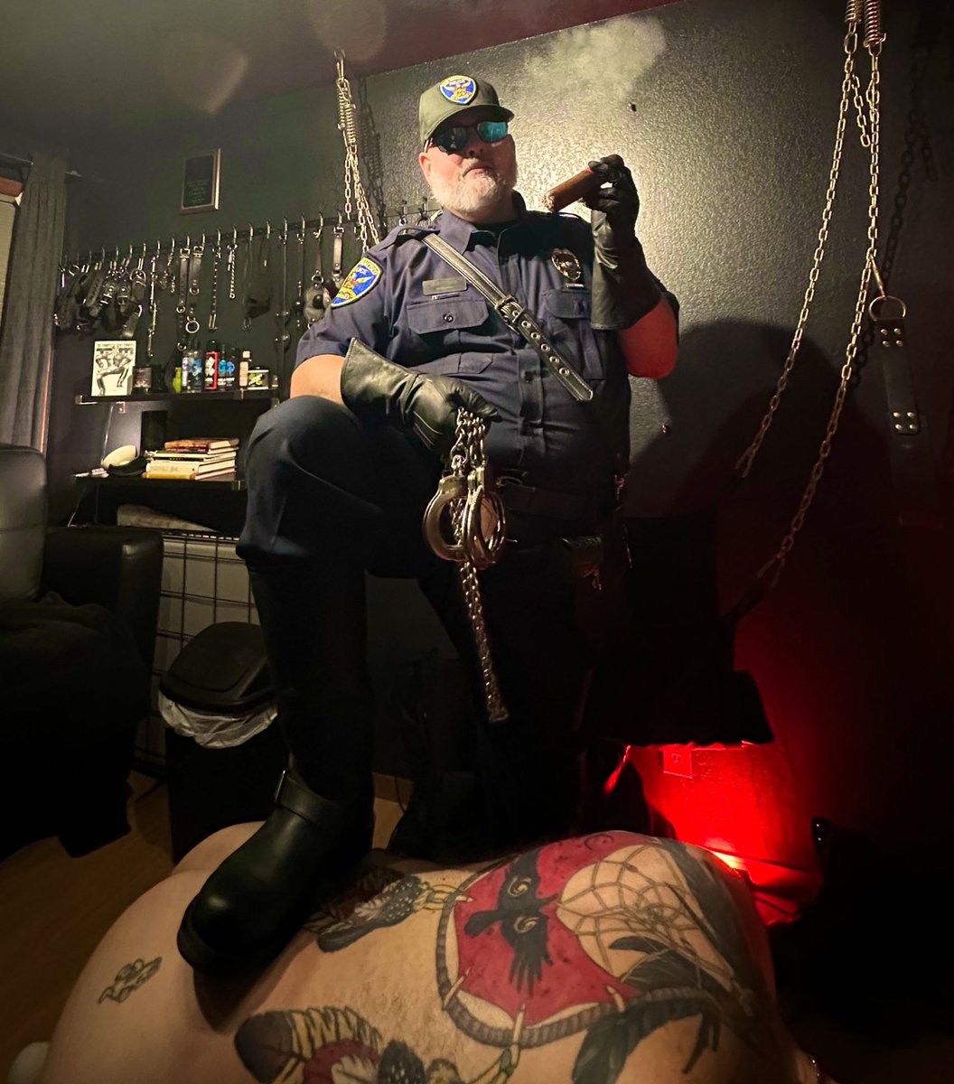 MstrLthr's tweet photo. Enjoying a cigar while getting a pig ready for later… want to see what happens later?
Then send those tribute cigars so I can continue to enjoy them while using pigs like this.
https://t.co/LYHxUrfgxF
#lthrcigarmstr #cigardom #cigarcop #cigarpig #cigarfetish #leatherdom https://t.co/87yF4TeqsX