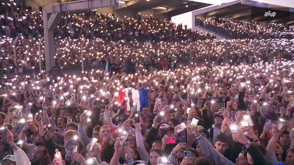 Reazy95's tweet photo. Squeezie a marqué à jamais l'histoire d'internet avec ce #GPExplorer3 🌍👑

Une fin très riche en émotions, extrêmement touchante à voir avec Squeezie, Doigby et les tous autres pilotes 🥲✨️

Merci Squeezie 🫶

#TheLastRace https://t.co/BUZBC7p63p