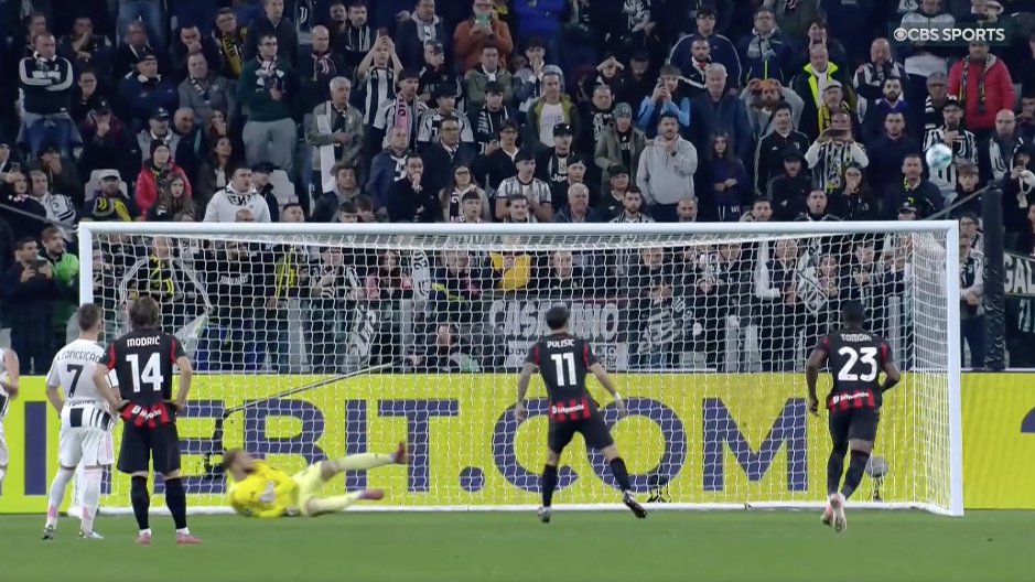 FOXSoccer's tweet photo. OH NO PULISIC 😬

He skies this penalty over the bar for AC Milan against Juventus 👀 https://t.co/3OdA5zoChx