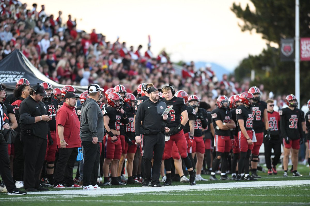 ValleySportsPix's tweet image. Central Washington University vs Eastern New Mexico #reigncrimson #MakeltYours #LSCfb #D2Football #SportsPhotography