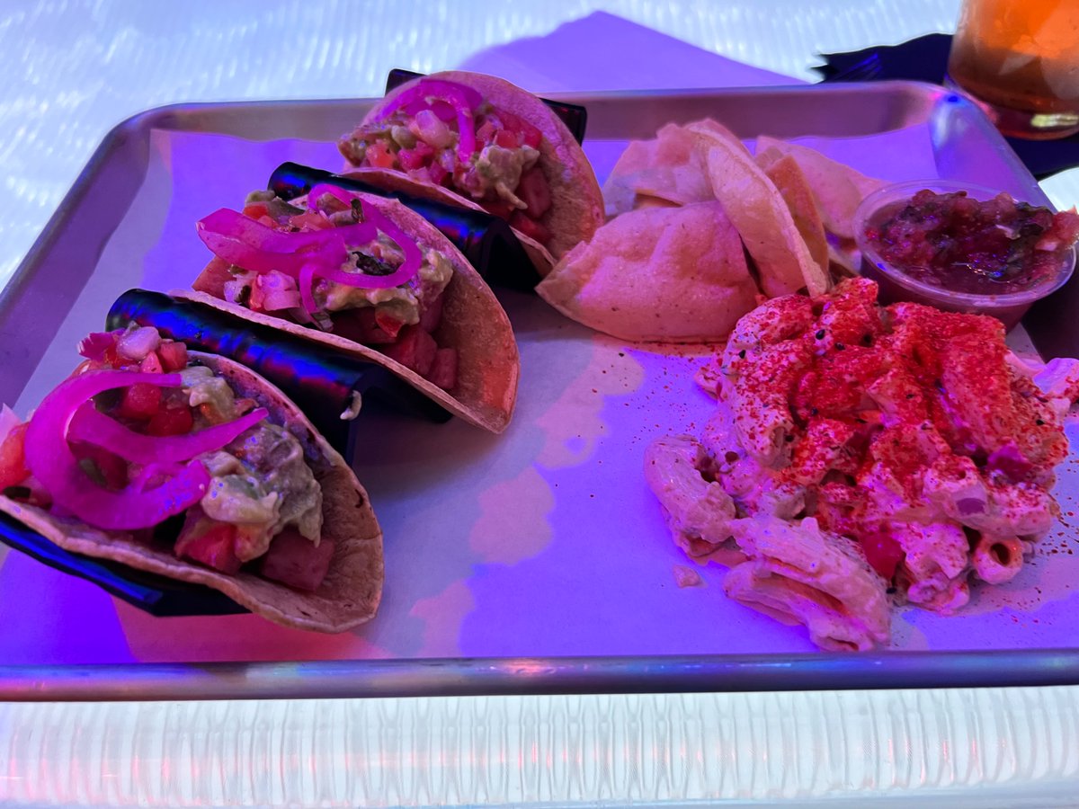 WEATS w the homies at Kilowatt

w <a href="/Shadow_wlf/">Kyla “Shesalt” 🇦🇲 🔜 AFC, BLFC</a> and my homeboy nik