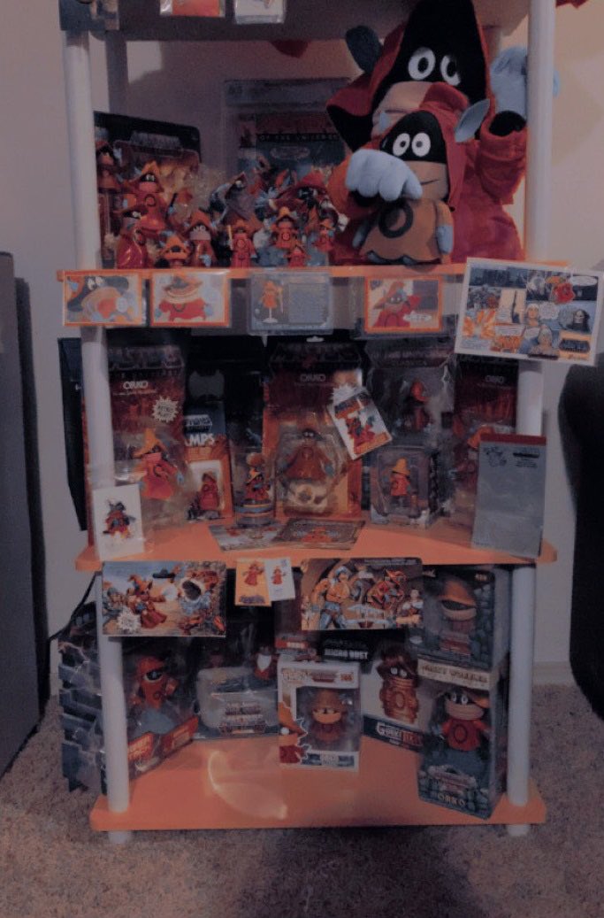 #𝐇𝐄𝐊𝐓𝐎́𝐑⠀logging onto orko specifically just for how absolutely autistic my orko collection is... life - size orko statue and all 🤧