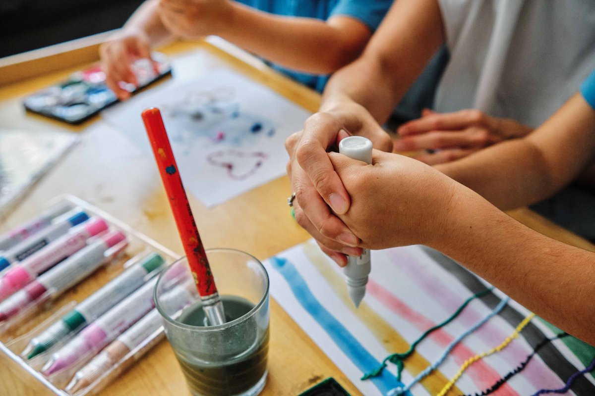 PJEdomex's tweet photo. #Comunicado📄
EJEM invita a Colores por la Justicia “Pinto de justicia mi comunidad”

🔲Es un Concurso Estatal de Pintura para fomentar la Cultura de la Legalidad a través de valores como el respeto, honestidad, justicia y libertad.
🔲Podrán participar niños, niñas y adolescentes de entre nueve y 14 años de edad que radiquen y estudien en el Estado de México.

El Poder Judicial del Estado de México, a través de la Escuela Judicial, invita a niñas, niños y adolescentes que radiquen y estudien en la entidad a participar en el primer Concurso Estatal de Pintura Colores por la Justicia “Pinto de justicia mi comunidad”.

Conoce más información ⬇️ ⬇️ 
https://t.co/AB9d3dtGYb