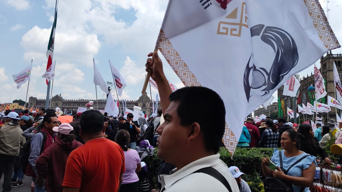 UAP_CDMX's tweet photo. Organizaciones de la UNIDAD DE ACCIÓN POPULAR, presentes en el #InformePresidencial de @Claudiashein !!! #UAP_CDMX #PoderPopular #CausaREvolución #ACCI #JerónimoMartínez #AlianzaRicardoFloresMagón #4deNoviembre #FPFVI_UAP #FPFVI_AP #FUGA_UAP https://t.co/vrR63LmZLw
