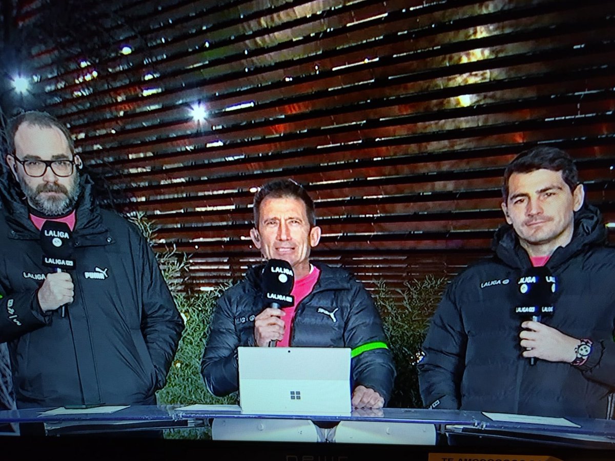 Deberían poner enfrente,  16 cañones de nieve.